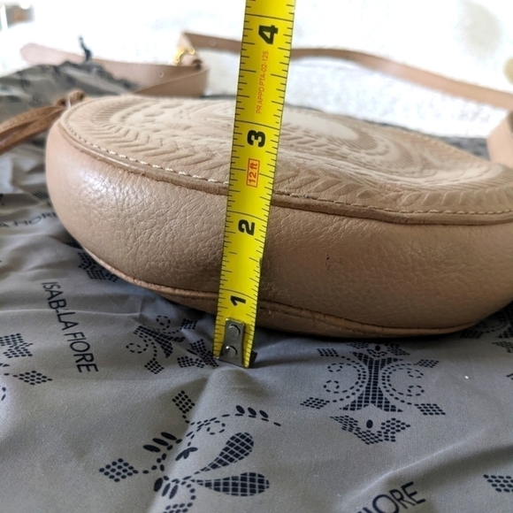 ISABELLA Fiore Nude Leather Round Canteen Crossbody Purse - Picture 12 of 14